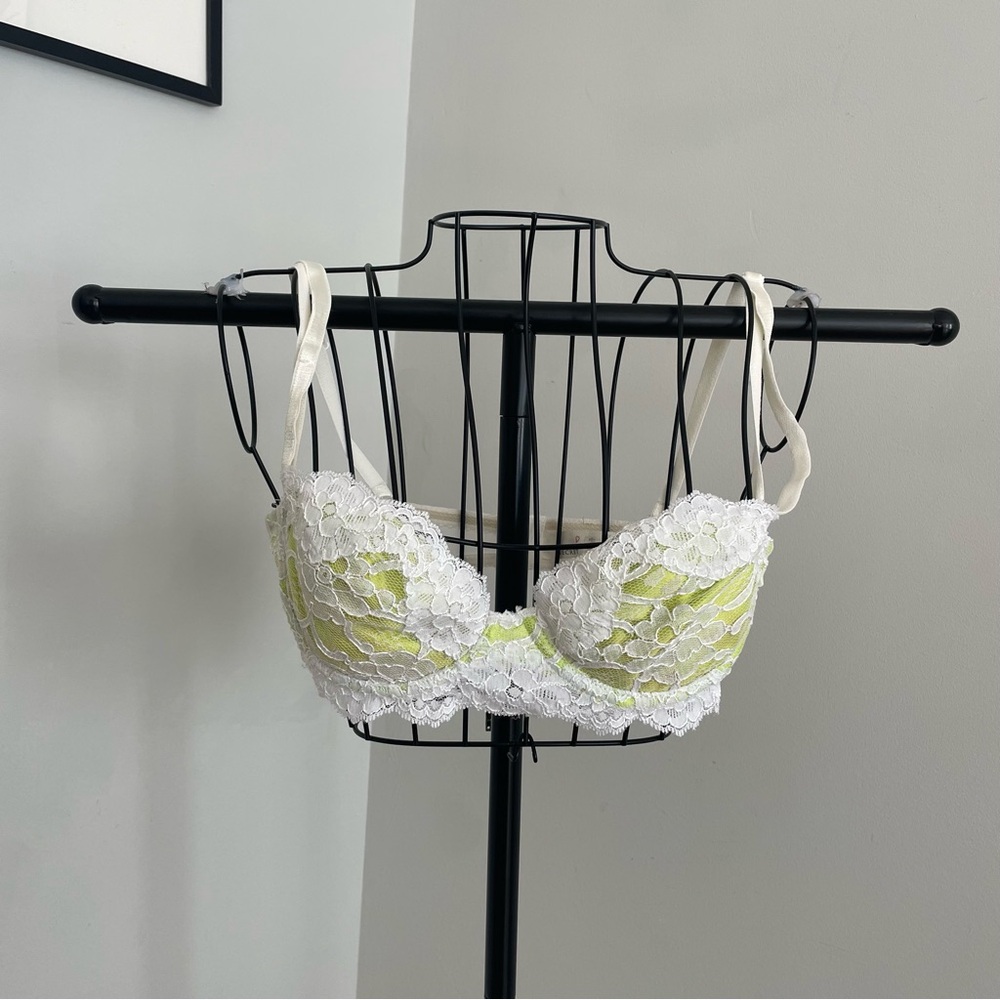 Victoria's Secret White and Green Lace Bra